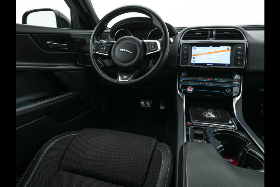 Jaguar XE 2.0 D R-Sport-Pack Aut. *LEATHER-MICROFIBRE | BI-XENON | NAVI-FULLMAP | MERIDIAN-SOUND | HEATED-SPORTSEATS | CAMERA | ECC | KEYLESS | PDC | SHIFT-PADDLES | LANE-ASSIST | CRUISE | 17''ALU*