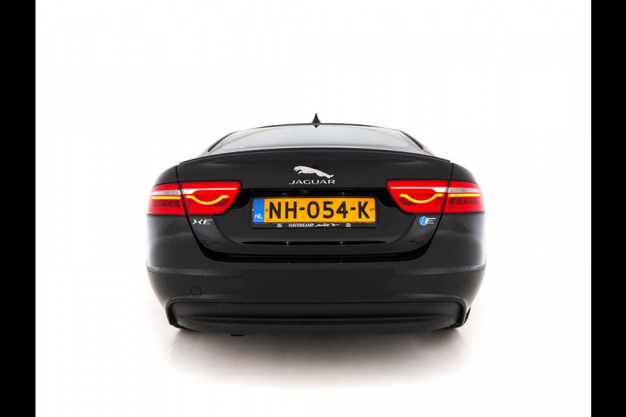 Jaguar XE 2.0 D R-Sport-Pack Aut. *LEATHER-MICROFIBRE | BI-XENON | NAVI-FULLMAP | MERIDIAN-SOUND | HEATED-SPORTSEATS | CAMERA | ECC | KEYLESS | PDC | SHIFT-PADDLES | LANE-ASSIST | CRUISE | 17''ALU*