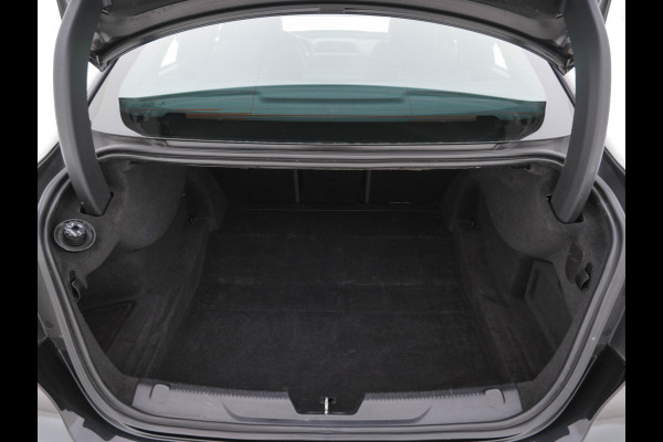 Jaguar XE 2.0 D R-Sport-Pack Aut. *LEATHER-MICROFIBRE | BI-XENON | NAVI-FULLMAP | MERIDIAN-SOUND | HEATED-SPORTSEATS | CAMERA | ECC | KEYLESS | PDC | SHIFT-PADDLES | LANE-ASSIST | CRUISE | 17''ALU*
