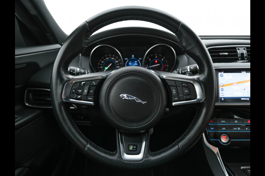 Jaguar XE 2.0 D R-Sport-Pack Aut. *LEATHER-MICROFIBRE | BI-XENON | NAVI-FULLMAP | MERIDIAN-SOUND | HEATED-SPORTSEATS | CAMERA | ECC | KEYLESS | PDC | SHIFT-PADDLES | LANE-ASSIST | CRUISE | 17''ALU*