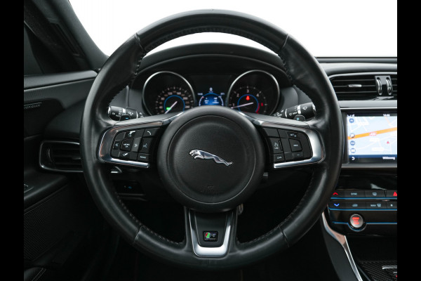 Jaguar XE 2.0 D R-Sport-Pack Aut. *LEATHER-MICROFIBRE | BI-XENON | NAVI-FULLMAP | MERIDIAN-SOUND | HEATED-SPORTSEATS | CAMERA | ECC | KEYLESS | PDC | SHIFT-PADDLES | LANE-ASSIST | CRUISE | 17''ALU*
