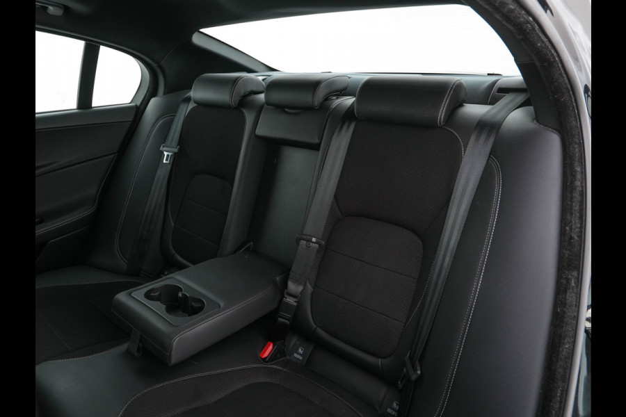 Jaguar XE 2.0 D R-Sport-Pack Aut. *LEATHER-MICROFIBRE | BI-XENON | NAVI-FULLMAP | MERIDIAN-SOUND | HEATED-SPORTSEATS | CAMERA | ECC | KEYLESS | PDC | SHIFT-PADDLES | LANE-ASSIST | CRUISE | 17''ALU*