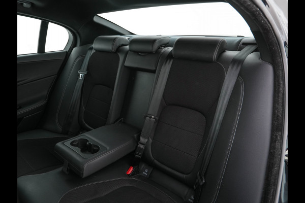 Jaguar XE 2.0 D R-Sport-Pack Aut. *LEATHER-MICROFIBRE | BI-XENON | NAVI-FULLMAP | MERIDIAN-SOUND | HEATED-SPORTSEATS | CAMERA | ECC | KEYLESS | PDC | SHIFT-PADDLES | LANE-ASSIST | CRUISE | 17''ALU*