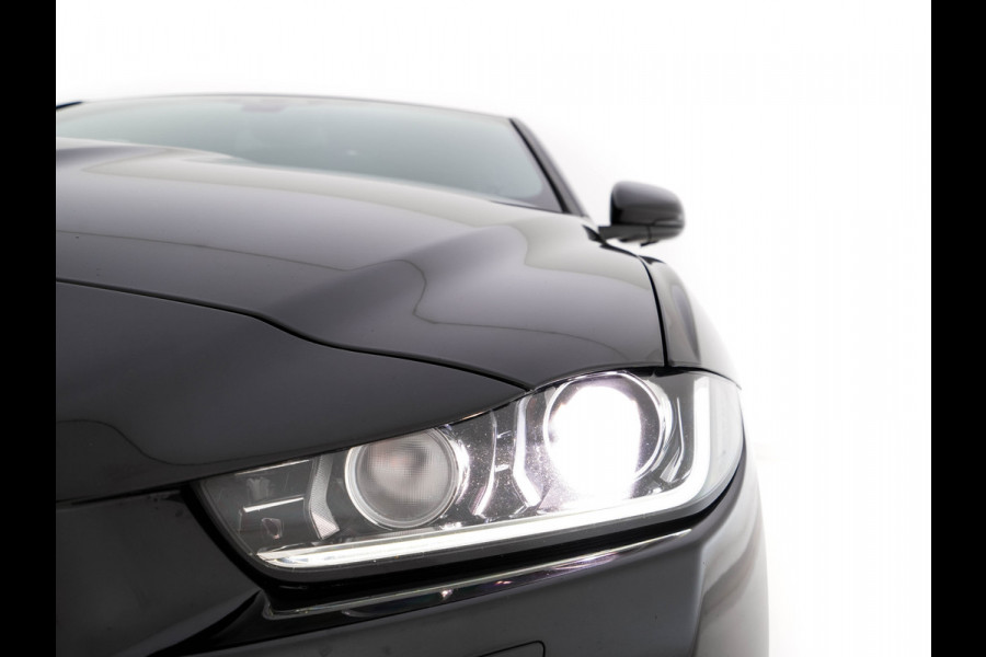 Jaguar XE 2.0 D R-Sport-Pack Aut. *LEATHER-MICROFIBRE | BI-XENON | NAVI-FULLMAP | MERIDIAN-SOUND | HEATED-SPORTSEATS | CAMERA | ECC | KEYLESS | PDC | SHIFT-PADDLES | LANE-ASSIST | CRUISE | 17''ALU*