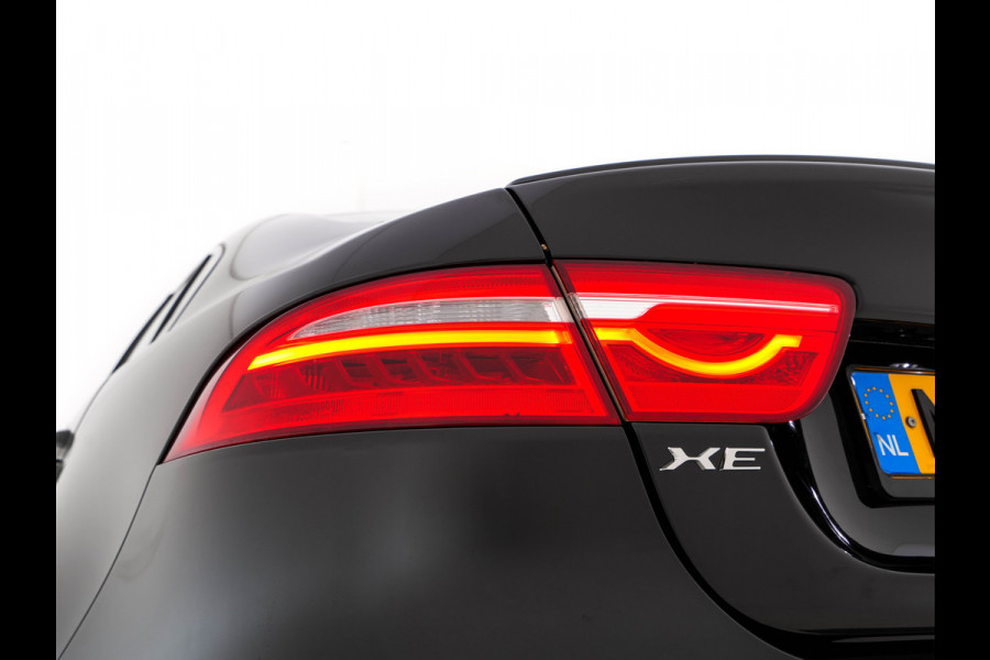 Jaguar XE 2.0 D R-Sport-Pack Aut. *LEATHER-MICROFIBRE | BI-XENON | NAVI-FULLMAP | MERIDIAN-SOUND | HEATED-SPORTSEATS | CAMERA | ECC | KEYLESS | PDC | SHIFT-PADDLES | LANE-ASSIST | CRUISE | 17''ALU*