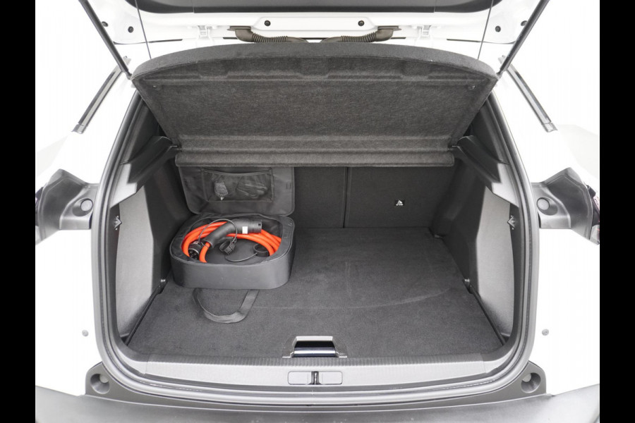 Peugeot e-2008 EV Allure 50 kWh CAMERA | NAVI | RIJKLAAR INCL. 12 MND. BOVAGGARANTIE