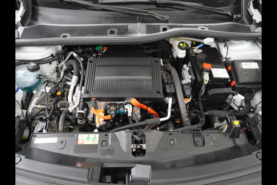 Peugeot e-2008 EV Allure 50 kWh CAMERA | NAVI | RIJKLAAR INCL. 12 MND. BOVAGGARANTIE