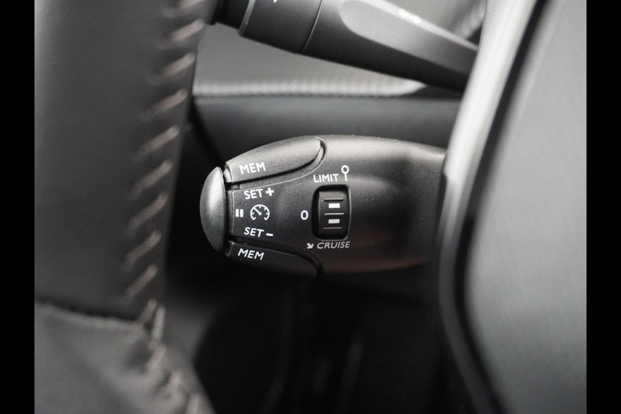 Peugeot e-2008 EV Allure 50 kWh CAMERA | NAVI | RIJKLAAR INCL. 12 MND. BOVAGGARANTIE