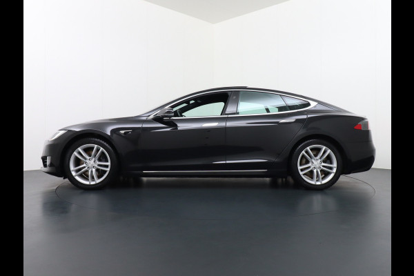 Tesla Model S 75D AWD Luchtvering Enhanced AutoPilot Navi Panorama-Dak Camera Adaptive-Led Elektr.Stuur en Stoel+Geheugen+Spiegels+verwarmd El 19"Lmv 4WD Schuifkanteldak WiFi Rijstrookhulp Bordherkenning ACC ESP Dodehoek Detector Mistlampen Verwarmde-Sproeiers Nieuwprijs € 103.600,- !!