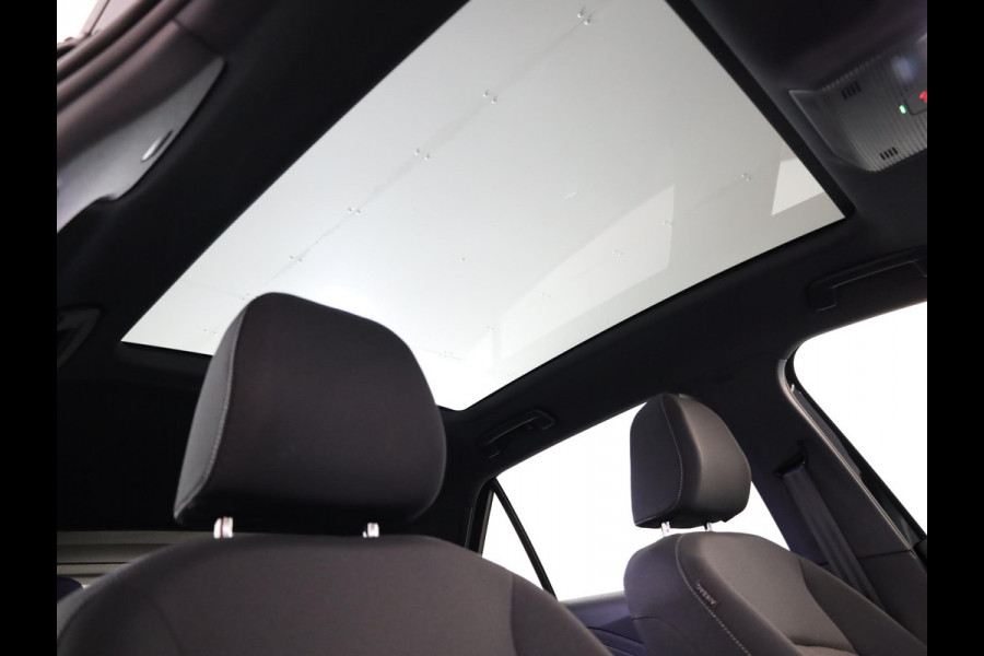 Volkswagen ID.3 Pro Business 59 kWh 204pk Pano-dak| Navi| 19'LM-velgen| verwarmd stuur en-voorstoelen