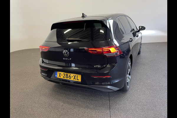 Volkswagen Golf 1.5 eTSI Life DSG-7 Aut Trekhaak Navigatie Apple Carplay/ Android Auto Camera Parkeersensoren Adaptive Cruise Control Stuur- en stoelverwarming Virtual Cockpit Lichtmetalen velgen Sfeerverlichting Climate Control