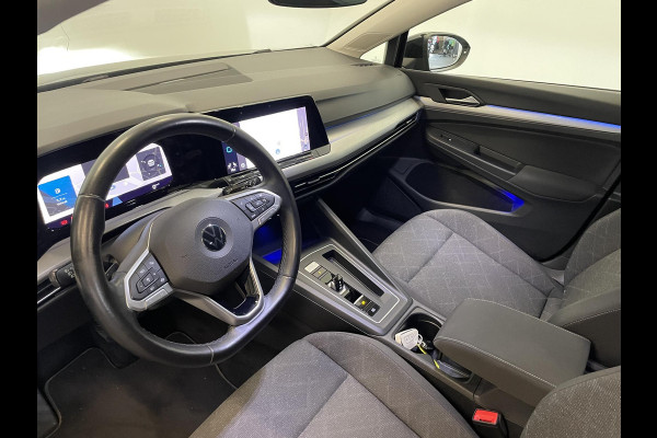 Volkswagen Golf 1.5 eTSI Life DSG-7 Aut Trekhaak Navigatie Apple Carplay/ Android Auto Camera Parkeersensoren Adaptive Cruise Control Stuur- en stoelverwarming Virtual Cockpit Lichtmetalen velgen Sfeerverlichting Climate Control