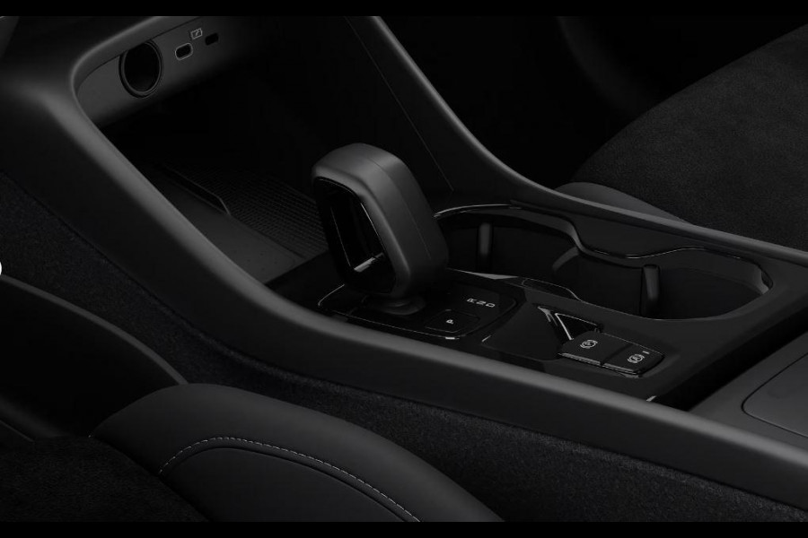 Volvo XC40 B4 211PK Automaat Plus Dark / Extra getint glas achter / Climate pack / Connect Nubuck bekleding