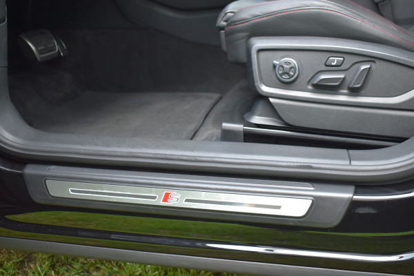 Audi Q5 3.0 TFSI SQ5 quattro Pro Line Plus Pano Leer Luchtvering Trekhaak Black edition