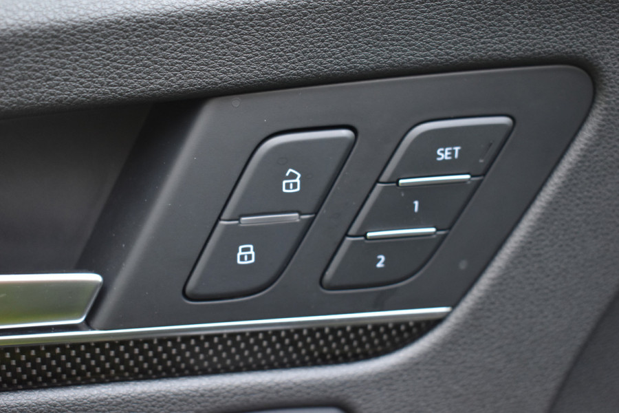 Audi Q5 3.0 TFSI SQ5 quattro Pro Line Plus Pano Leer Luchtvering Trekhaak Black edition