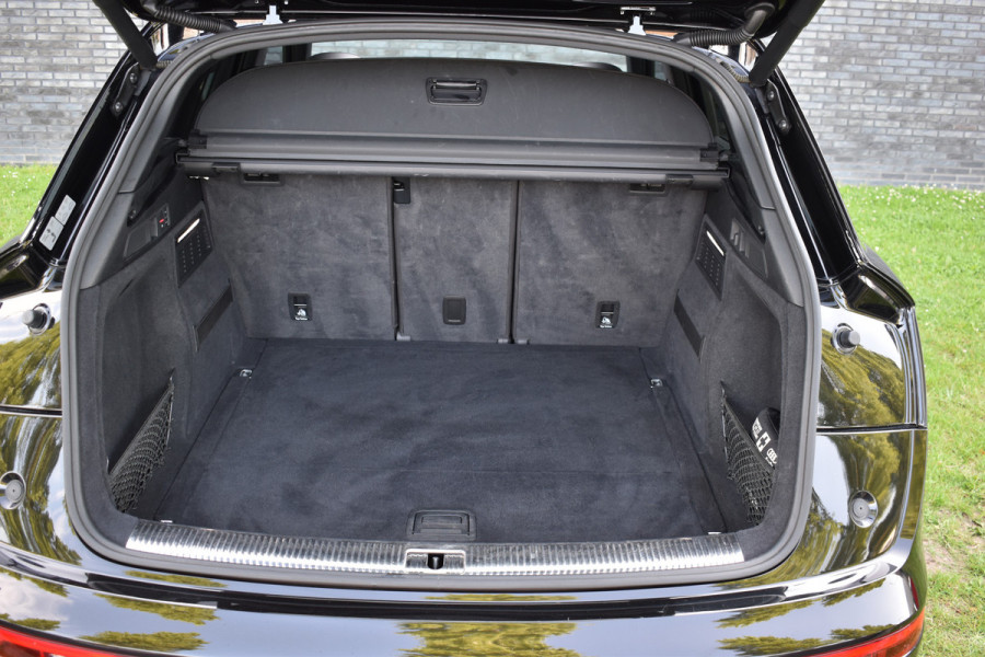 Audi Q5 3.0 TFSI SQ5 quattro Pro Line Plus Pano Leer Luchtvering Trekhaak Black edition