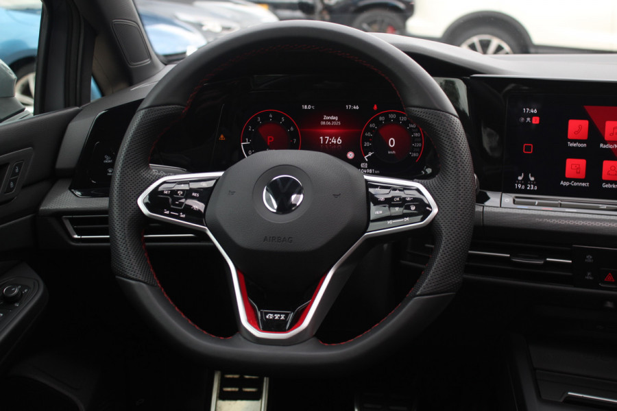 Volkswagen Golf 2.0 TSI GTI Clubsport / Panoramadak / Camera / Head-up / 19'' / IQ Lights / Keyless / Dodehoek / DAB / Stoelverwarming / ACC