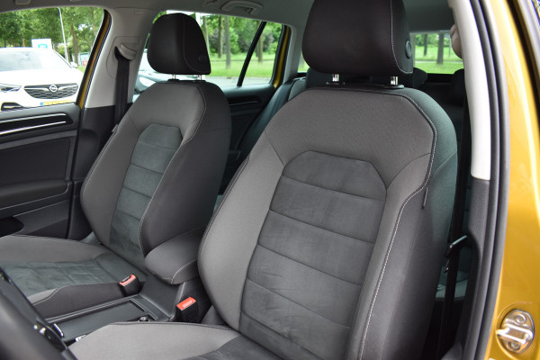 Volkswagen GOLF Variant 1.5 TSI Highline Business R-Line Automaat / Adap. Cruise / Sportstoelen / Parkeersensoren v+a / Navi
