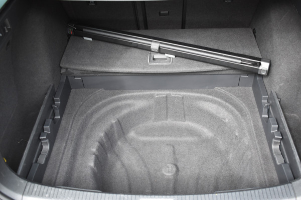 Volkswagen GOLF Variant 1.5 TSI Highline Business R-Line Automaat / Adap. Cruise / Sportstoelen / Parkeersensoren v+a / Navi