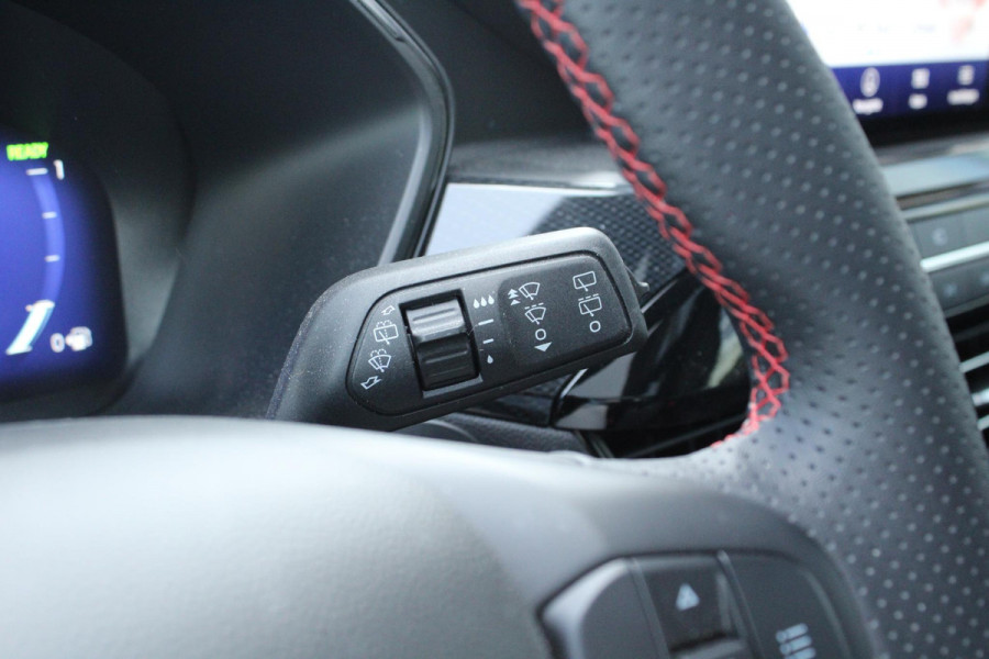 Ford Kuga 2.5 PHEV Graphite Tech Edition 225pk | Driver Assistance Pack | Technology pack | Wegklapbare Trekhaak  | Panorama dak | Winterpack | Verlengde fabrieksgarantie tot 05-2028