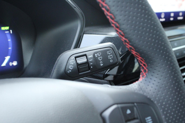 Ford Kuga 2.5 PHEV Graphite Tech Edition 225pk | Driver Assistance Pack | Technology pack | Wegklapbare Trekhaak  | Panorama dak | Winterpack | Verlengde fabrieksgarantie tot 05-2028