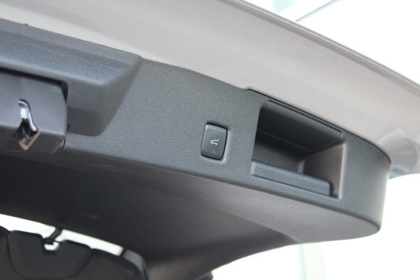 Ford Kuga 2.5 PHEV Graphite Tech Edition 225pk | Driver Assistance Pack | Technology pack | Wegklapbare Trekhaak  | Panorama dak | Winterpack | Verlengde fabrieksgarantie tot 05-2028
