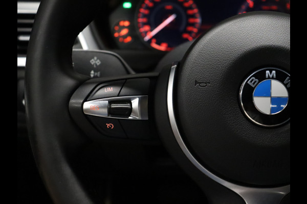 BMW 3 Serie 318i Edition M Sport Shadow Executive [M-STUUR, VOL LEDER, STOELVERWARMING, PDC ACHTER, CRUISE, CLIMATE, NIEUWSTAAT]