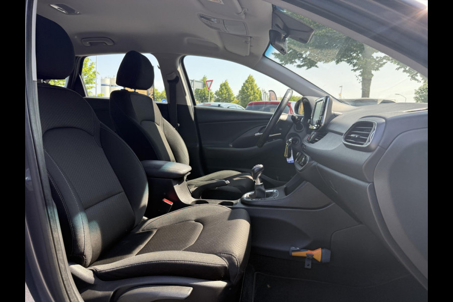 Hyundai i30 1.0 T-GDI Comfort 2e Eigenaar,Camera,Navi,Dealer Onderhouden,120pk,Clima,Cruise,Pdc,Lm Velgen,Nieuwe Apk bij Aflevering