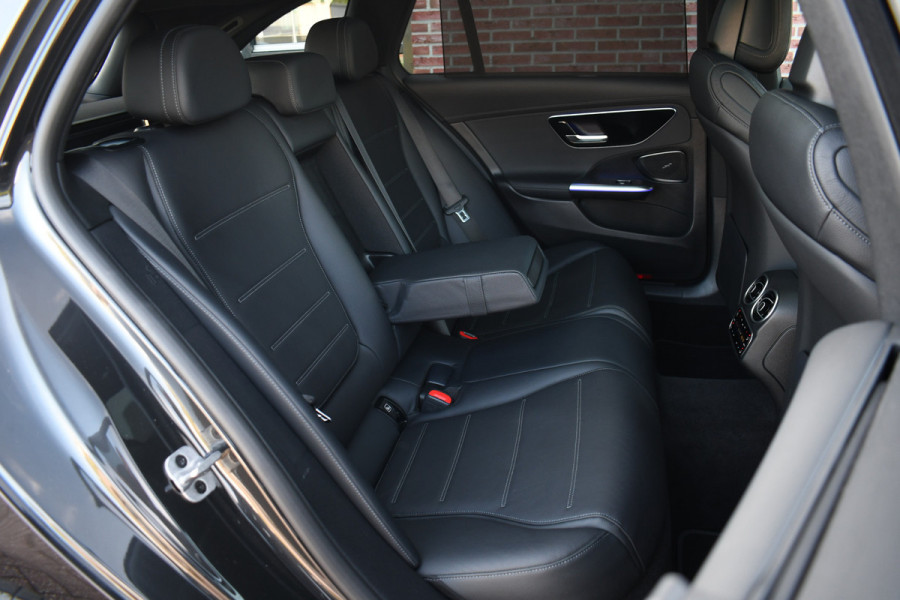 Mercedes-Benz C-Klasse Estate 300 e AMG Pano Distr Trekh HUD 360 Night Massage