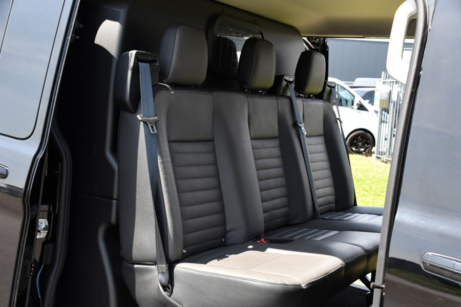 Ford Transit Custom 300 2.0 TDCI L2H1 DC Black Edition Camera, Adaptieve Cruise, 170Pk, Carplay, Xenon, Automaat, Leder, Multimedia, Sensoren, 2 x Schuifdeur, UNIEK!
