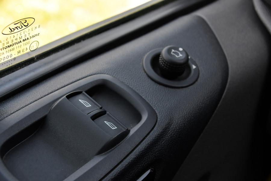 Ford Transit Custom 300 2.0 TDCI L2H1 DC Black Edition Camera, Adaptieve Cruise, 170Pk, Carplay, Xenon, Automaat, Leder, Multimedia, Sensoren, 2 x Schuifdeur, UNIEK!