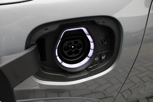 Ford Kuga 2.5 PHEV ST-Line X | SCI | 243pk Wegklapbare Trekhaak | Winterpack | Panorama dak | 19 inch velgen | Technology Pack | Solar Silver