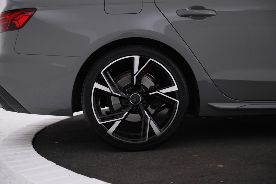 Audi A4 Limousine 35 TFSI Launch edition Sport Automaat, Navigatie, Sportstoelen, 19 inch!