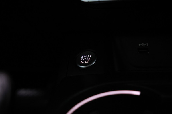 Audi A4 Limousine 35 TFSI Launch edition Sport Automaat, Navigatie, Sportstoelen, 19 inch!