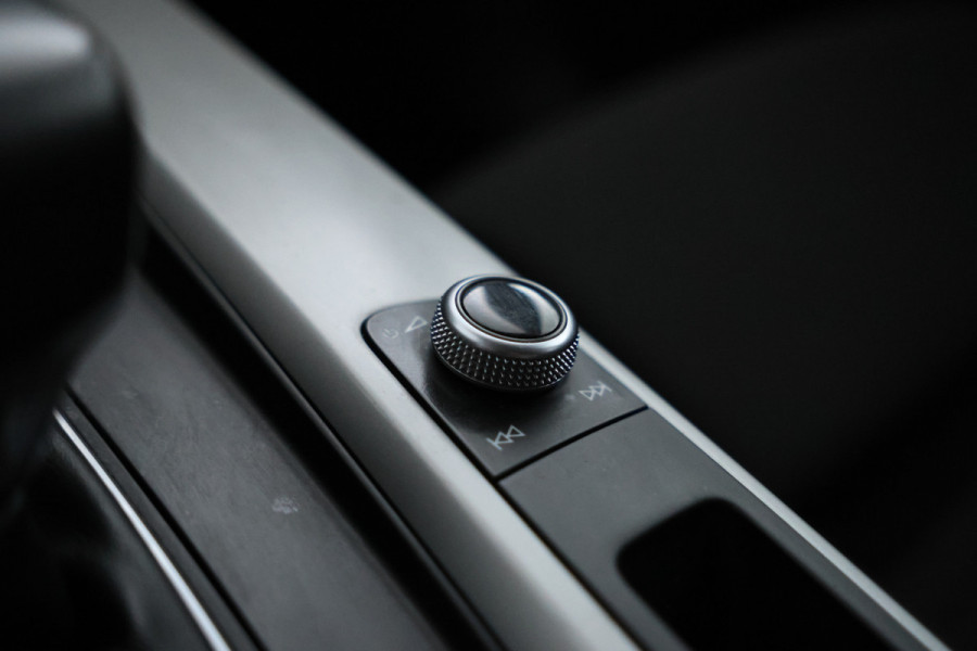 Audi A4 Limousine 35 TFSI Launch edition Sport Automaat, Navigatie, Sportstoelen, 19 inch!