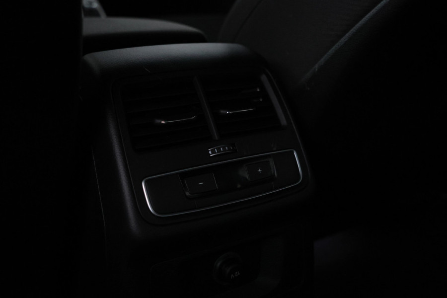 Audi A4 Limousine 35 TFSI Launch edition Sport Automaat, Navigatie, Sportstoelen, 19 inch!