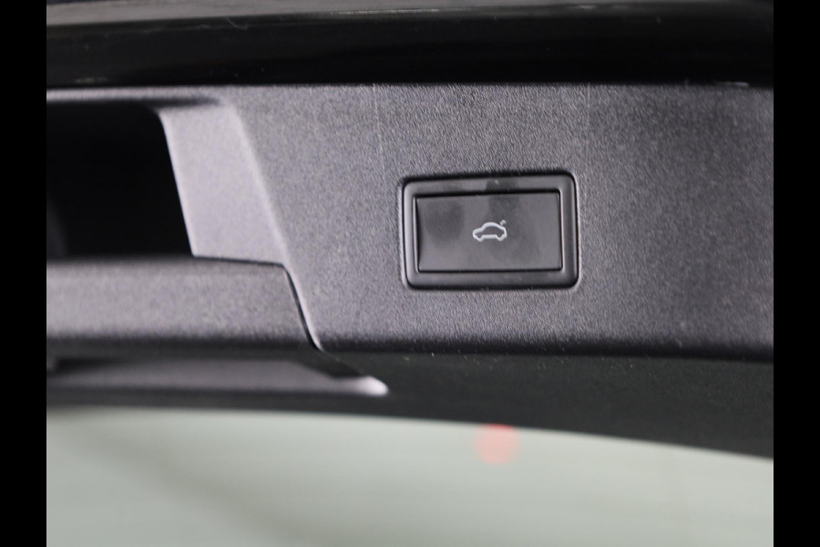 Volkswagen ID.5 Pro Business 77 kWh 285PK | Navigatie | 21 Inch | Elektrische a klep | Camera |