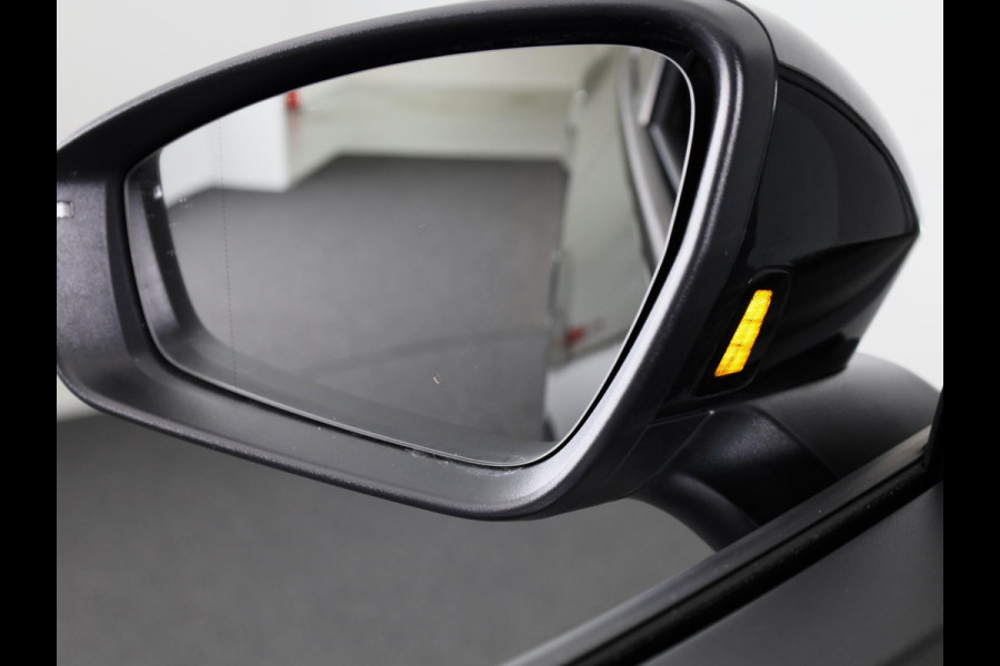 Volkswagen ID.5 Pro Business 77 kWh 285PK | Navigatie | 21 Inch | Elektrische a klep | Camera |
