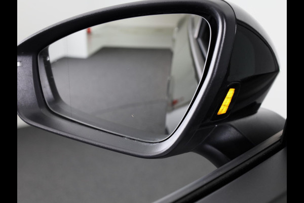 Volkswagen ID.5 Pro Business 77 kWh 285PK | Navigatie | 21 Inch | Elektrische a klep | Camera |