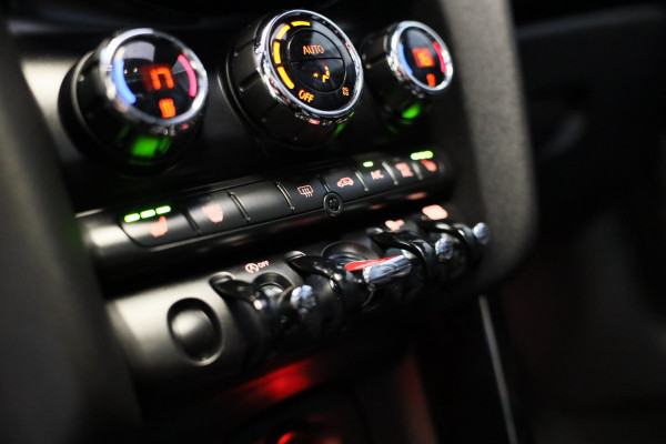 MINI Mini 1.5 Cooper Chili / AUT / 5 Deurs / Open Panoramadak / Navi / Ecc / Elek Pakket / Led / Pdc / 17 Inch