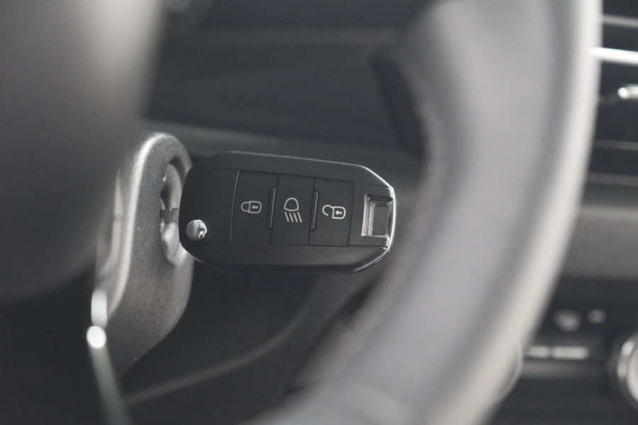 Citroën C4 Puretech 130 EAT8 Shine | Camera | Apple Carplay | Parkeersensoren | 18 Inch Lichtmetalen Velgen