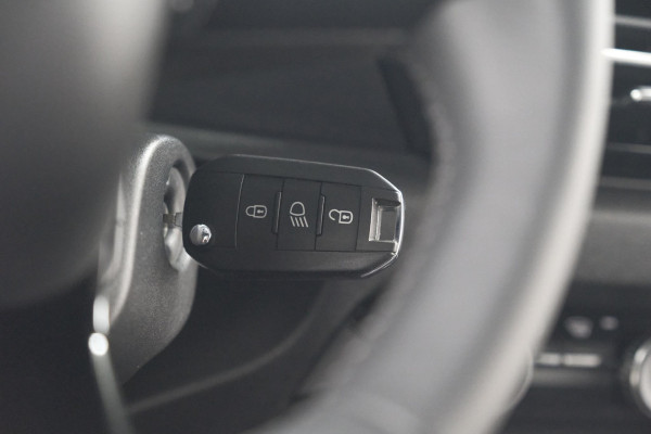 Citroën C4 Puretech 130 EAT8 Shine | Camera | Apple Carplay | Parkeersensoren | 18 Inch Lichtmetalen Velgen