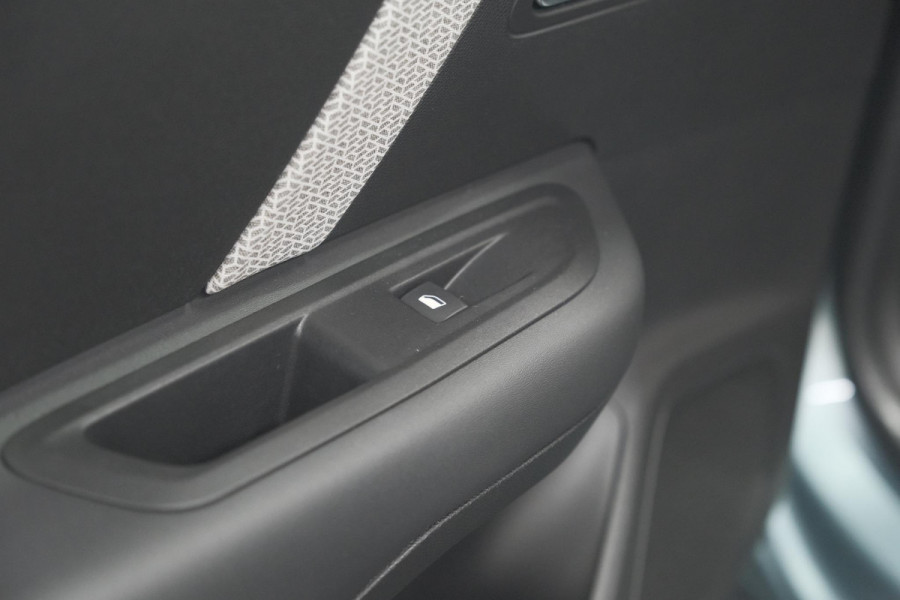 Citroën C4 Puretech 130 EAT8 Shine | Camera | Apple Carplay | Parkeersensoren | 18 Inch Lichtmetalen Velgen