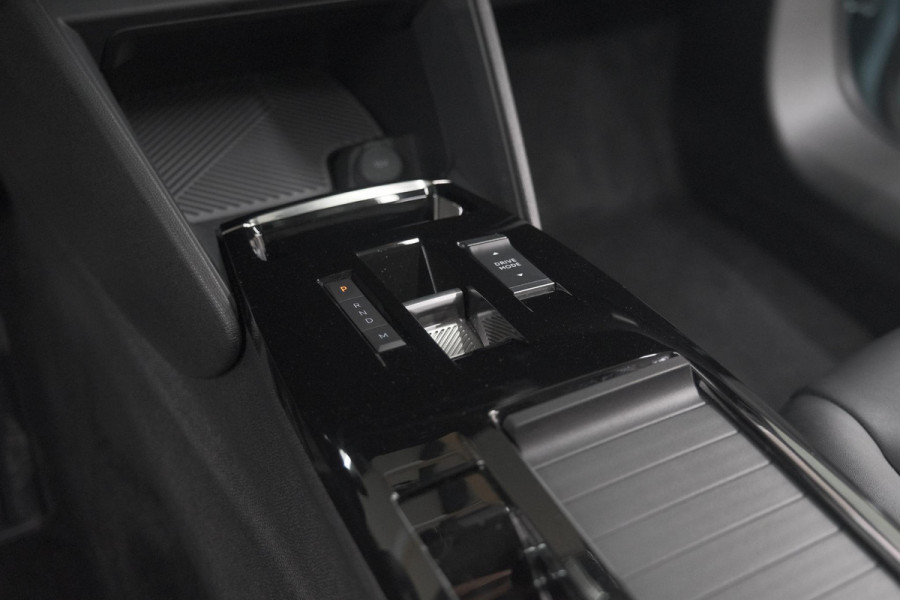 Citroën C4 Puretech 130 EAT8 Shine | Camera | Apple Carplay | Parkeersensoren | 18 Inch Lichtmetalen Velgen