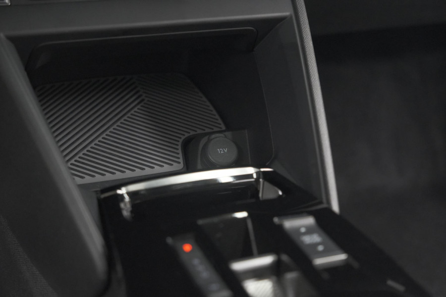 Citroën C4 Puretech 130 EAT8 Shine | Camera | Apple Carplay | Parkeersensoren | 18 Inch Lichtmetalen Velgen