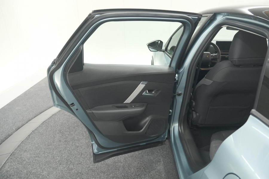 Citroën C4 Puretech 130 EAT8 Shine | Camera | Apple Carplay | Parkeersensoren | 18 Inch Lichtmetalen Velgen