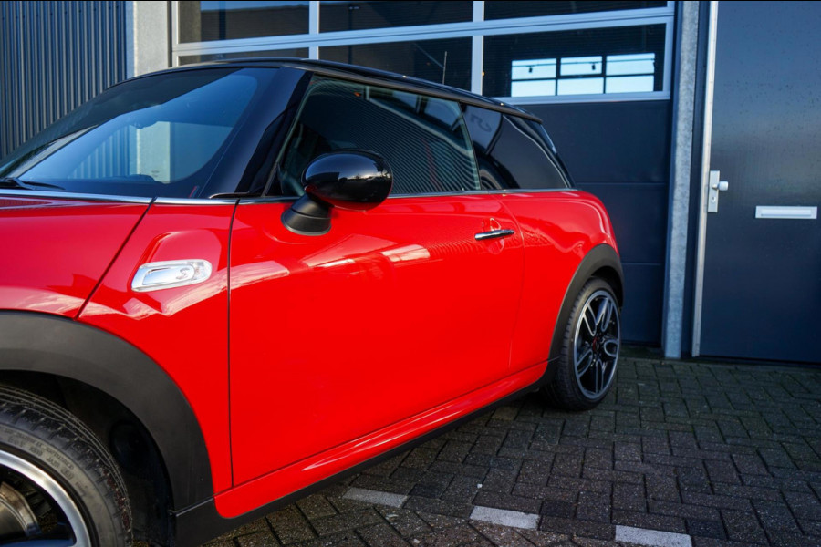 MINI Cooper S 2.0 | Chili Serious Business | JCW Optiek | Harman/Kardon | Kuipstoelen | Camera | Keyless Entry