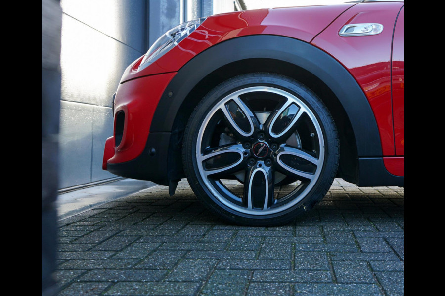 MINI Cooper S 2.0 | Chili Serious Business | JCW Optiek | Harman/Kardon | Kuipstoelen | Camera | Keyless Entry