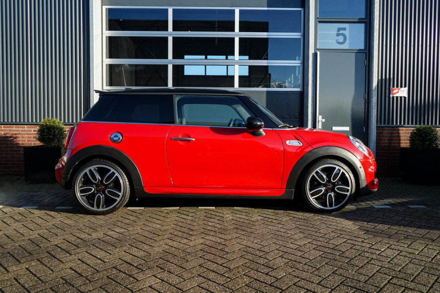 MINI Cooper S 2.0 | Chili Serious Business | JCW Optiek | Harman/Kardon | Kuipstoelen | Camera | Keyless Entry