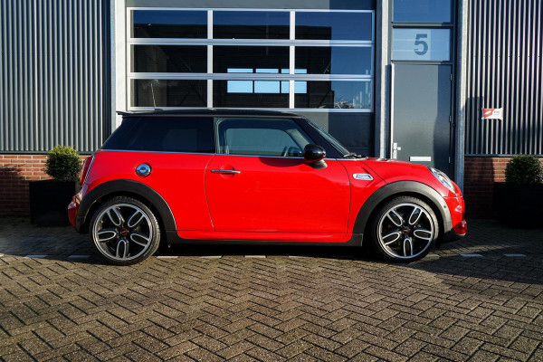 MINI Cooper S 2.0 | Chili Serious Business | JCW Optiek | Harman/Kardon | Kuipstoelen | Camera | Keyless Entry
